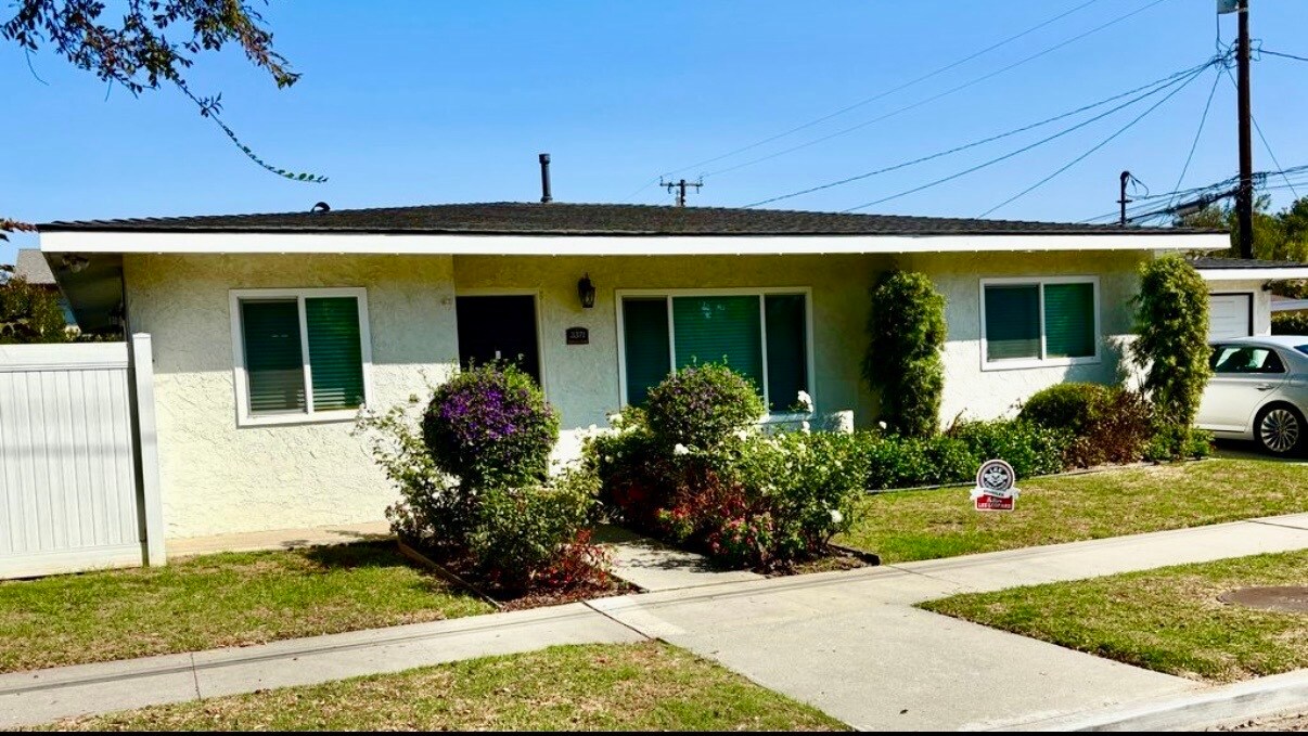 3371 Catalina St in Los Alamitos, CA - Building Photo