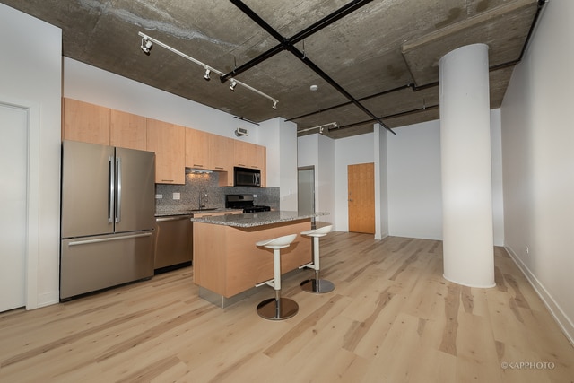 111 S Morgan St, Unit 619 in Chicago, IL - Foto de edificio - Building Photo