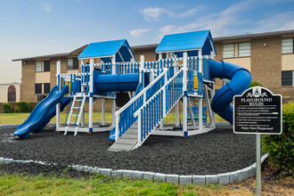 Vista Terraza in Grand Prairie, TX - Foto de edificio - Building Photo