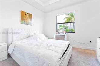 817 NE 211th St in North Miami Beach, FL - Building Photo - Building Photo