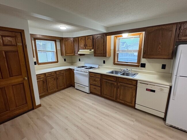 21 Harris St-Unit -1 in Peabody, MA - Building Photo - Building Photo