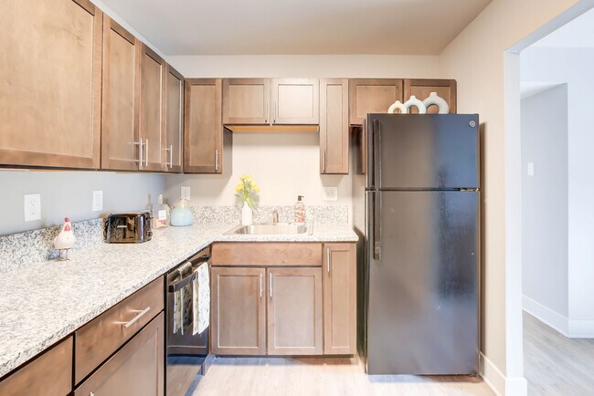 Creekside Village I in Alexandria, VA - Foto de edificio - Building Photo