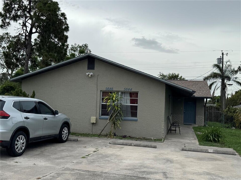 5644 Silver Spur Dr in Holiday, FL - Building Photo