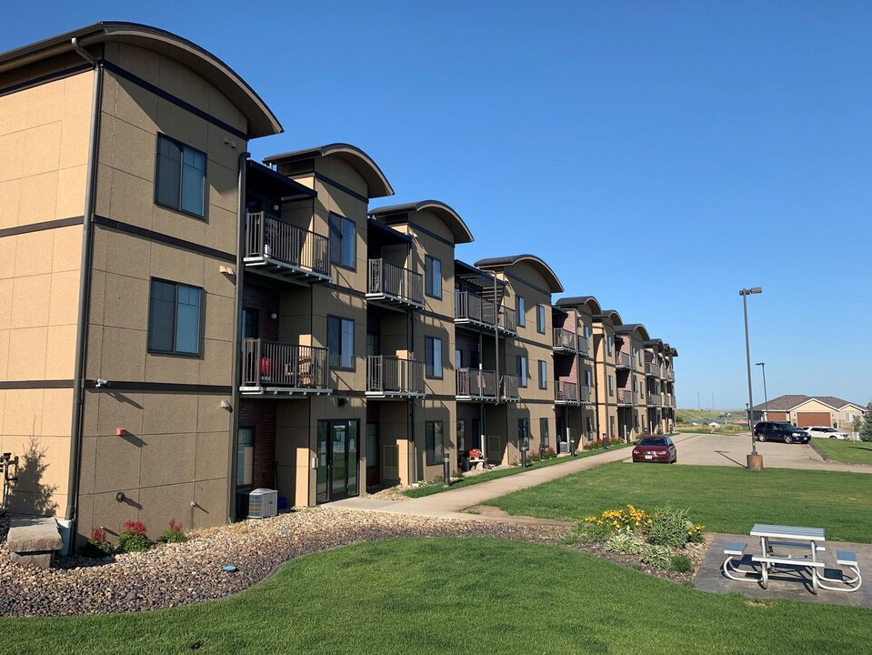 Highlands Ridge Apartments in Pierre, SD - Foto de edificio