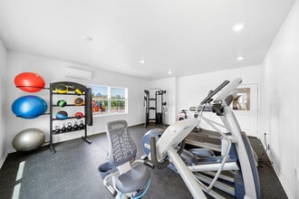 Union at the Loop in Lawrence, KS - Foto de edificio - Building Photo