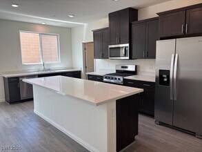 561 Ruby Robin Ave in Henderson, NV - Building Photo - Building Photo