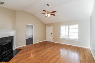 1211 Azure Way in Murfreesboro, TN - Foto de edificio - Building Photo