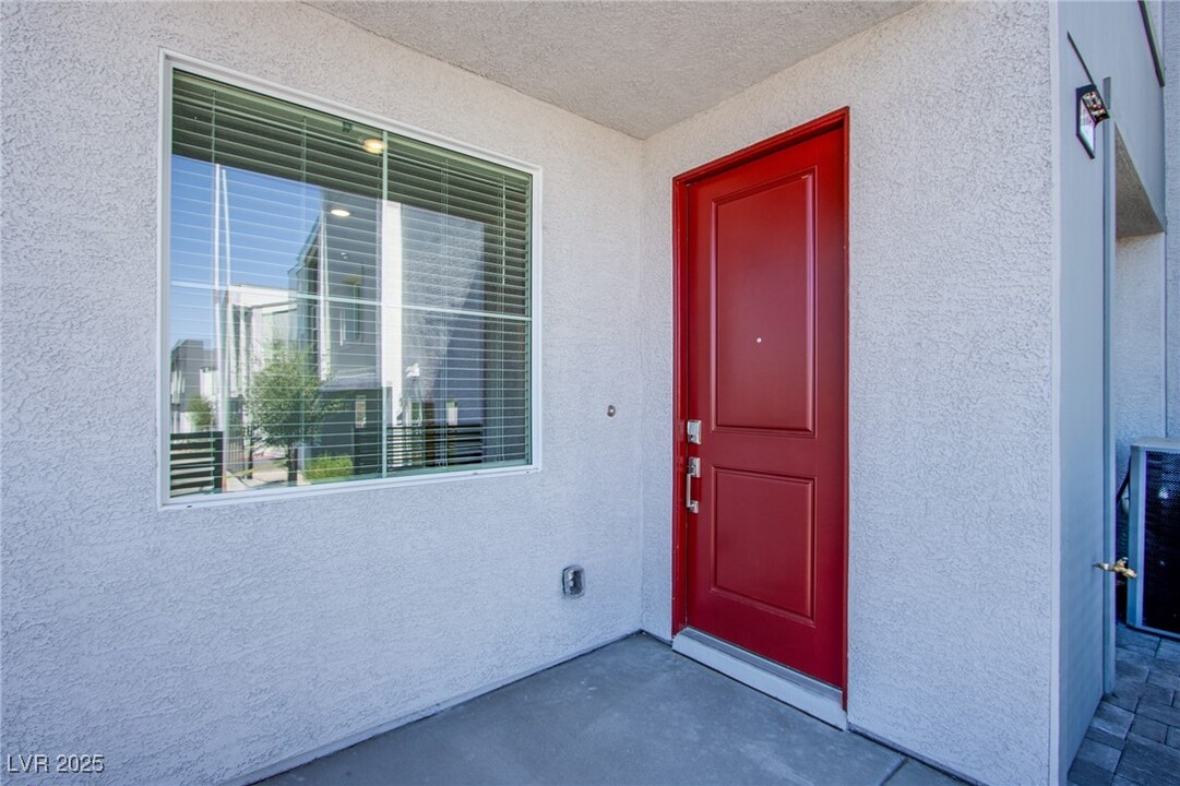 145 Aqua Cmns in Henderson, NV - Building Photo