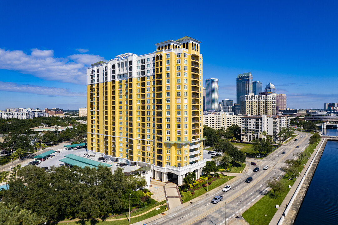 345 Bayshore Blvd in Tampa, FL - Foto de edificio