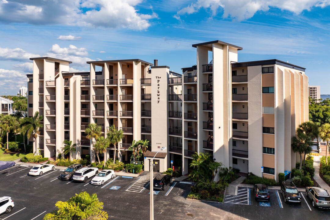 The Parkway in North Fort Myers, FL - Building Photo