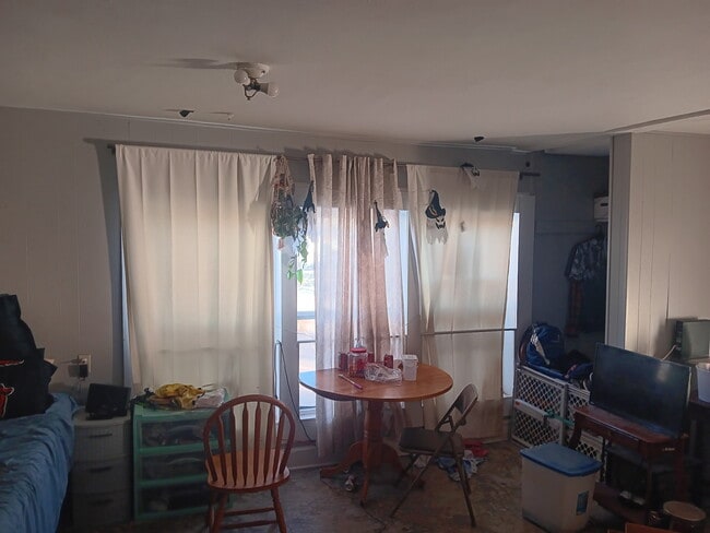 503 N Eastwood Dr, Unit 2A in Woodstock, IL - Building Photo - Building Photo