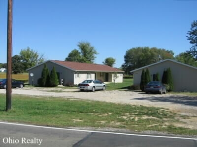 2050-2070 Center St in Albany, OH - Building Photo