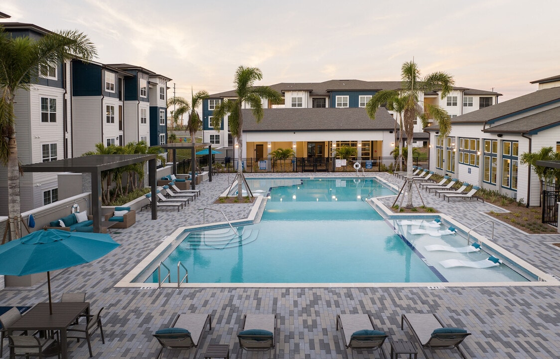 Atlantica at Town Center in Davenport, FL - Building Photo