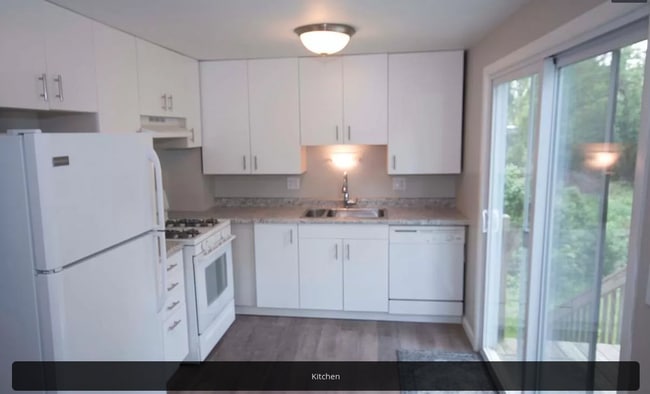 2184 Hemlock Dr in Ann Arbor, MI - Foto de edificio - Building Photo