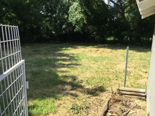 503 E Summit St in Bolivar, MO - Building Photo - Building Photo