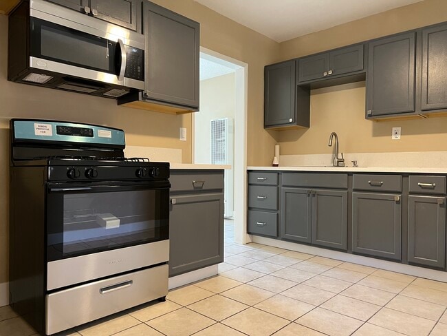574 N Wilson Ave, Unit 574 in Pasadena, CA - Building Photo - Building Photo