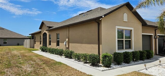 13475 Crest Lake Dr in Hudson, FL - Building Photo - Building Photo