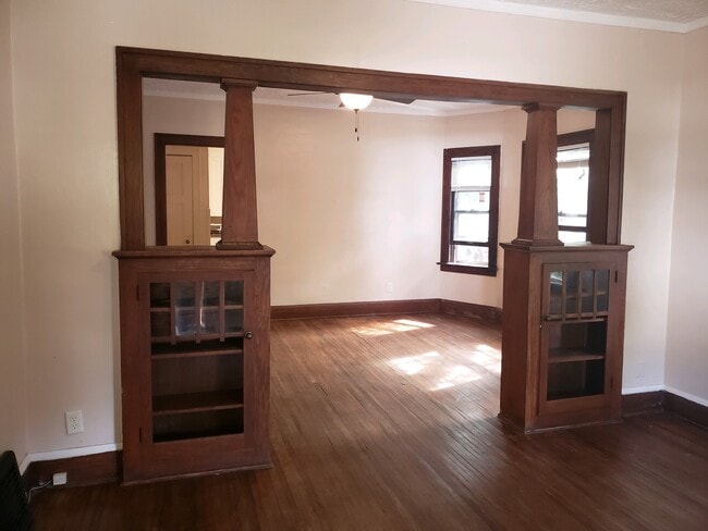 property at 923 Woodlawn Ave
