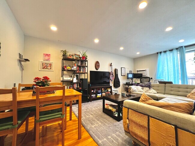 142 Kenrick St, Unit 35 in Boston, MA - Building Photo - Building Photo