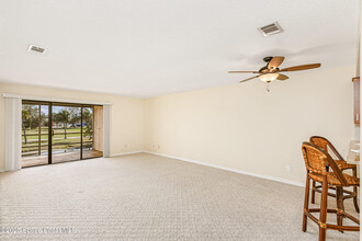 2125 Golf Isle Dr in Melbourne, FL - Foto de edificio - Building Photo