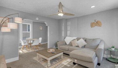 1011 19th Ave in Moline, IL - Building Photo - Building Photo