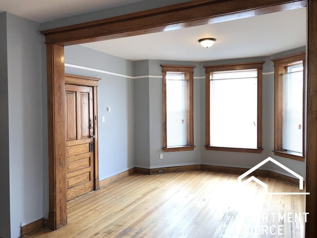 2215 S Albany Ave in Chicago, IL - Building Photo - Building Photo
