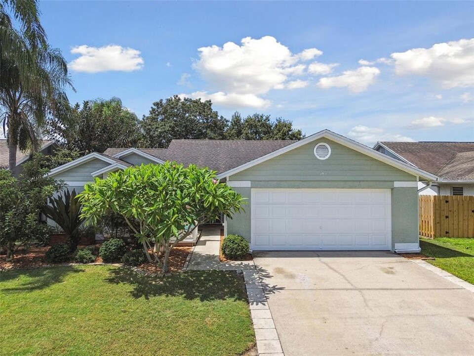 8744 Hampden Dr in Tampa, FL - Building Photo