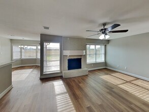 7726-7712 12 Fairway Ln in Humble, TX - Building Photo - Building Photo