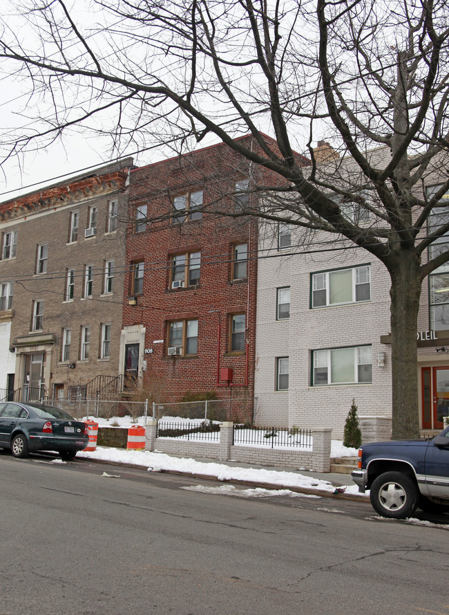 908 Shepherd St NW in Washington, DC - Building Photo - Building Photo