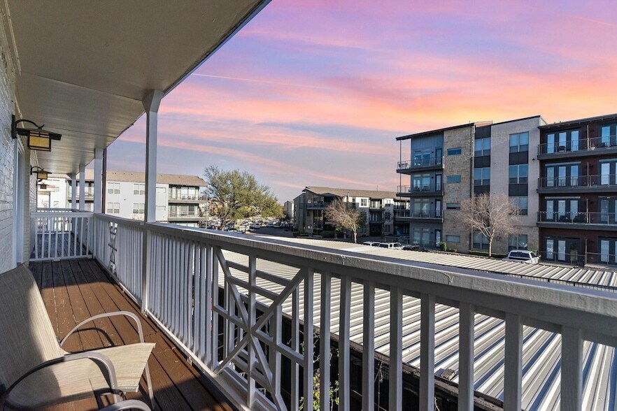 5934 Sandhurst Ln, Unit 207 in Dallas, TX - Foto de edificio