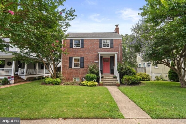 property at 4640 2nd St S