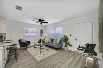 3066 8th St N in St. Petersburg, FL - Foto de edificio - Building Photo