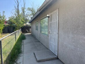 2205 Wilshire Alley in Bakersfield, CA - Building Photo - Building Photo