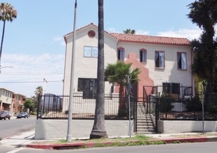 4525 Rosewood Ave in Los Angeles, CA - Building Photo - Building Photo