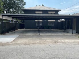 906 Oakley St in Houston, TX - Building Photo