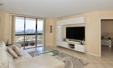 3530 Mystic Pointe Dr, Unit #2308 in Aventura, FL - Foto de edificio - Building Photo