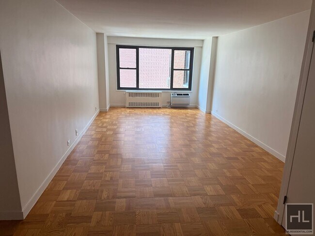 Fourth Avenue in New York, NY - Building Photo - Building Photo