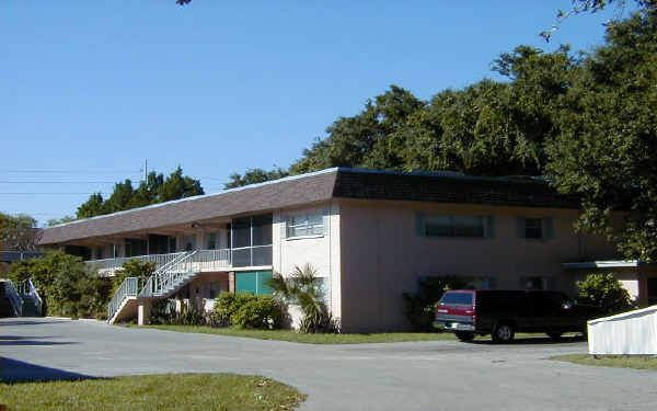 590 New York Ave in Dunedin, FL - Building Photo