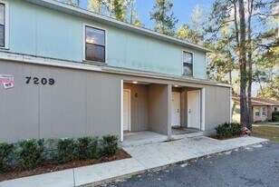 7209 SW 45th Pl in Gainesville, FL - Building Photo