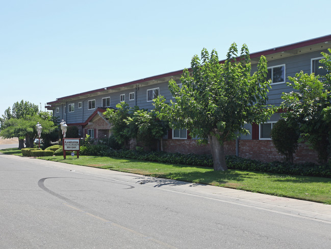 Lampliter Apartments in Stockton, CA - Building Photo - Building Photo