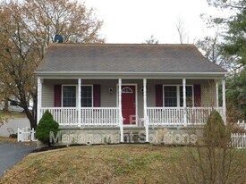 1050 B St in Waynesboro, VA - Building Photo