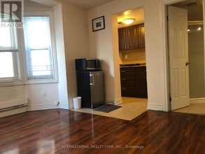 197 Dundas St E in Toronto, ON - Building Photo - Building Photo