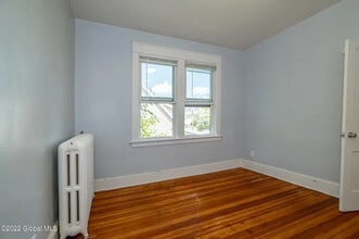 20 Russell Rd, Unit 2F in Albany, NY - Foto de edificio - Building Photo