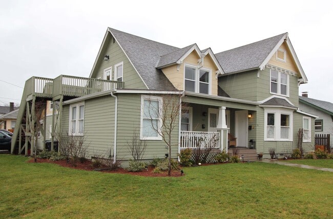 property at 204 Northeast 5th Avenue