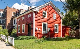 88 S Hamilton St in Poughkeepsie, NY - Building Photo