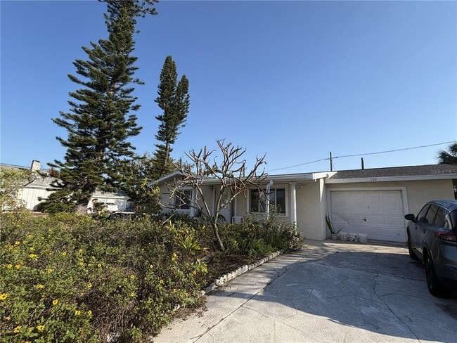 100 Boca Ciega Dr in Madeira Beach, FL - Building Photo - Building Photo