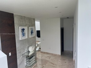 548 Fernwood Rd in Key Biscayne, FL - Building Photo - Building Photo