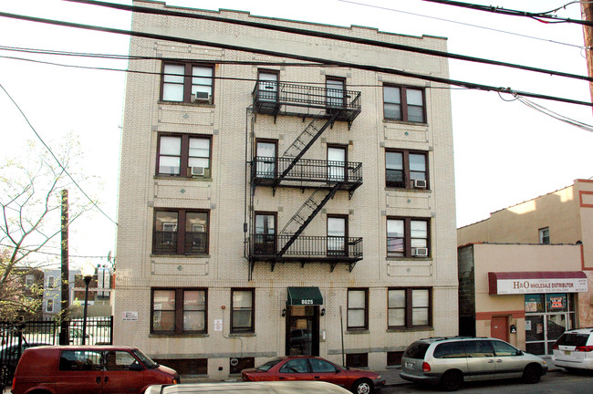 6025 Hudson Ave in West New York, NJ - Building Photo - Building Photo