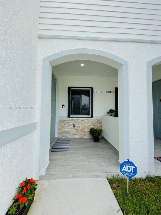 13331 SW 250th Terrace in Princeton, FL - Building Photo