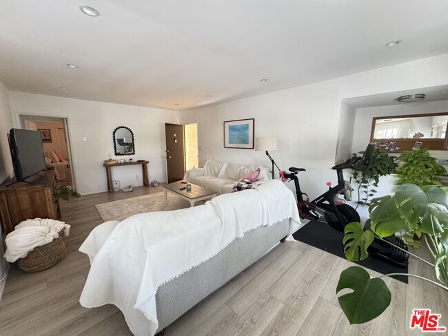property at 2803 Arizona Ave